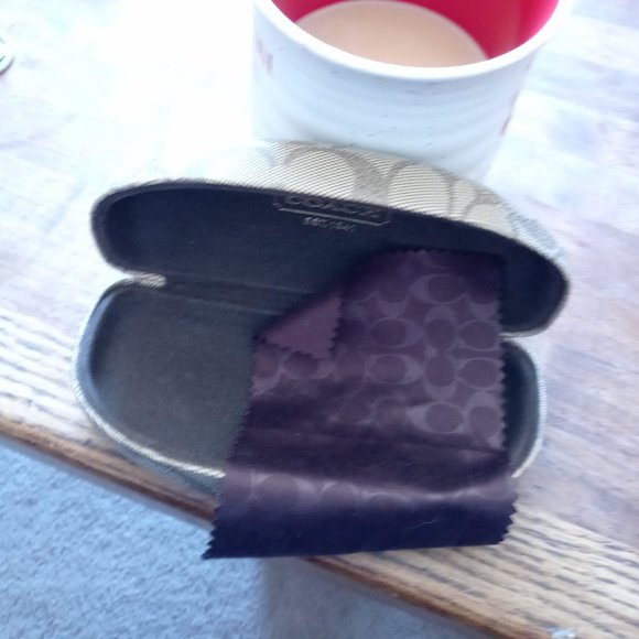 Coach signature hard shell eyeglass case - Picture 4 of 5